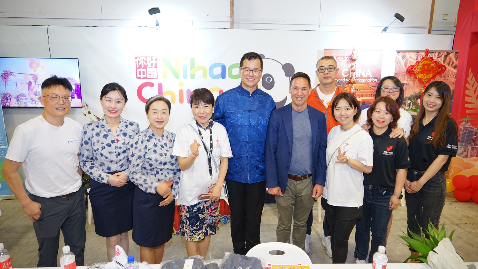 2024年2月3日新西兰中旅参加奥克兰新春花市，大使王小龙和陈世杰总领事现场观摩 (4).JPG