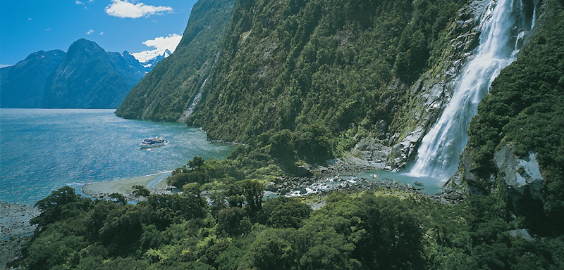 新西兰旅游景点,新西兰景点,新西兰南岛景点,峡湾地区景点,峡湾景点,米尔福德峡湾游船观光巡游,米尔福德峡湾风景观光巡游,船游米弗峡湾,米弗峡湾游船