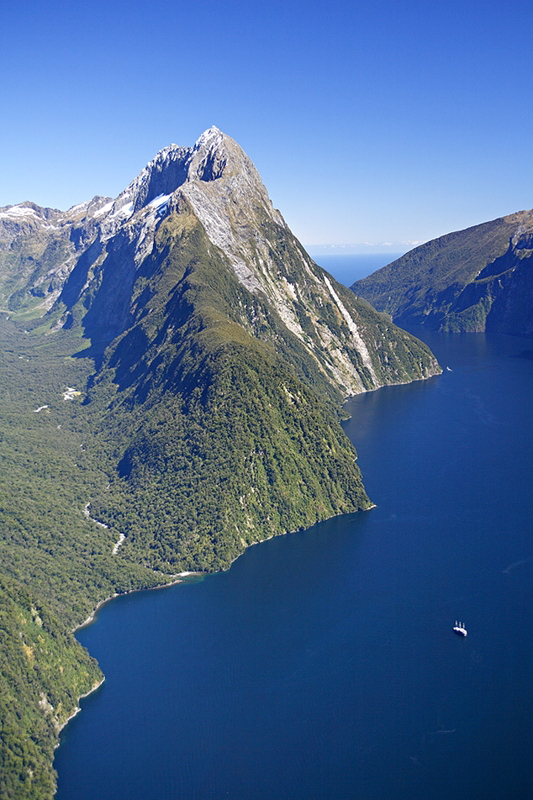 新西兰旅游景点,新西兰景点,新西兰南岛景点,峡湾地区景点,峡湾景点,飞机游览米尔福德峡湾,飞机游览米弗峡湾