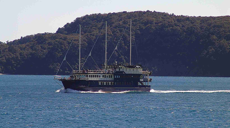 新西兰旅游景点,新西兰景点,新西兰南岛景点,峡湾地区景点,峡湾景点,米尔福德峡湾游船观光巡游,米尔福德峡湾风景观光巡游,船游米弗峡湾,米弗峡湾游船